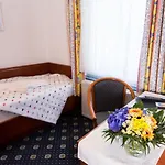 לינה וארוחת בוקר Inselhotel Ihnken 3*
