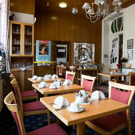 Inselhotel Ihnken Bed and Breakfast
